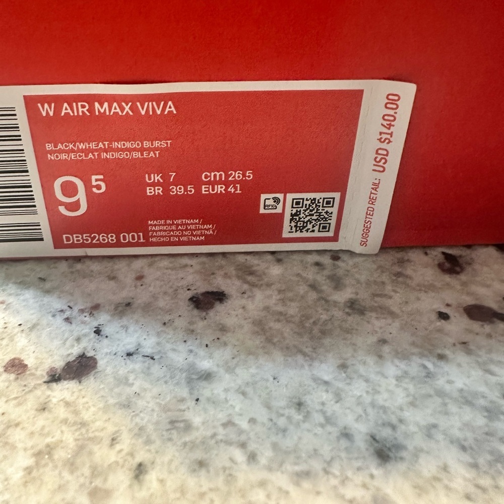 Nike Women’s size 9.5. Air Max Viva. Worn once. - Picture 6 of 9